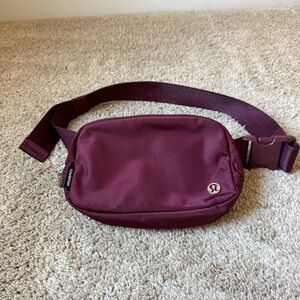Lululemon Everywhere Belt Bag in Maroon